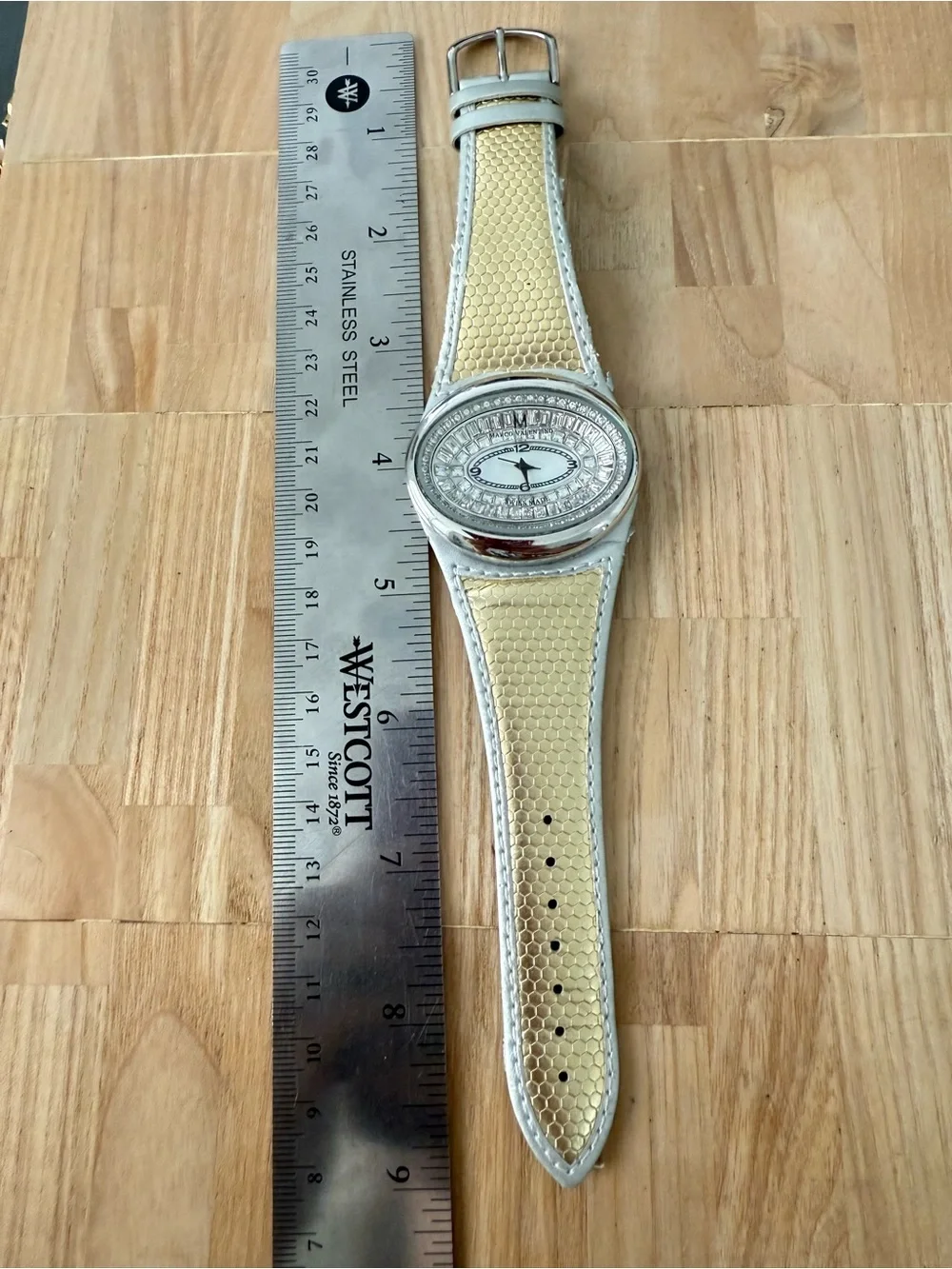Marco Valentino ladies oval crystal accented watch NEW BATTERY